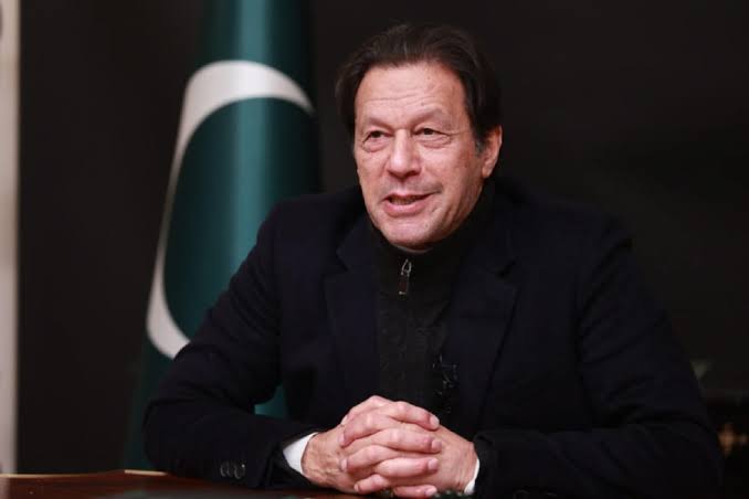 کرکٹ کے عظیم کھلاڑیوں کی وزیراعظم شہباز سے عمران کے علاج کے سلسلے میں سپریم کورٹ کی ہدایات پر عمل کرنے کی اپیل