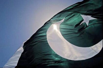 پاکستان کی قیادت نے یومِ آزادی کے موقع پر اتحاد اور اصلاحات کی ضرورت پر زور دیا ہے۔