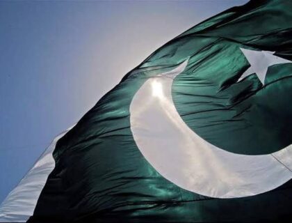 پاکستان کی قیادت نے یومِ آزادی کے موقع پر اتحاد اور اصلاحات کی ضرورت پر زور دیا ہے۔