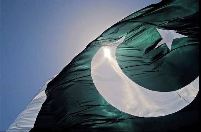 پاکستان کی قیادت نے یومِ آزادی کے موقع پر اتحاد اور اصلاحات کی ضرورت پر زور دیا ہے۔