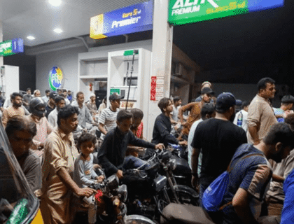 حکومت نے 28 اگست کے لیے پیٹرول کی قیمت میں 50 پیسے اور ہائی اسپیڈ ڈیزل کی قیمت میں 19 پیسے کی کمی کر دی۔