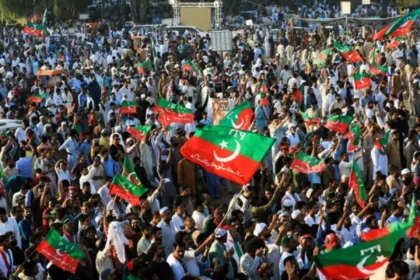 ذرائع: پی ٹی آئی کی پارلیمانی اکثریت نے 4 اکتوبر کا مارچ مؤخر کرنے کا مشورہ دیا ہے۔