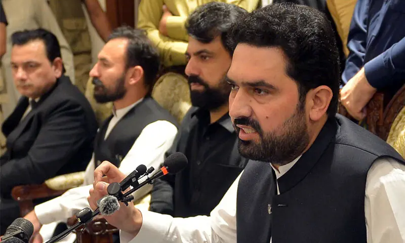 خیبر پختونخوا کے وزیراعلیٰ آفریدی حکومت سے مذاکرات کے لیے تیار، لیکن ’کسی بھی مہم جوئی‘ کے خلاف خبردار کر دیا۔