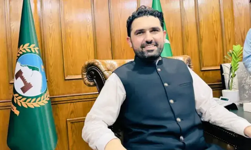 وفاقی وزراء کی جانب سے خیبر پختونخوا حکومت کی انسدادِ دہشت گردی کی کوششوں پر کڑی تنقید کے باوجود وزیراعلیٰ آفریدی نے سخت اور دو ٹوک موقف اپنایا۔