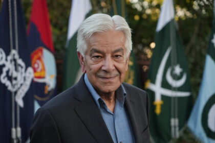 پاکستان سعودی عرب کا ہر ممکن ذریعے سے دفاع کرنے کا پابند ہے: خواجہ آصف