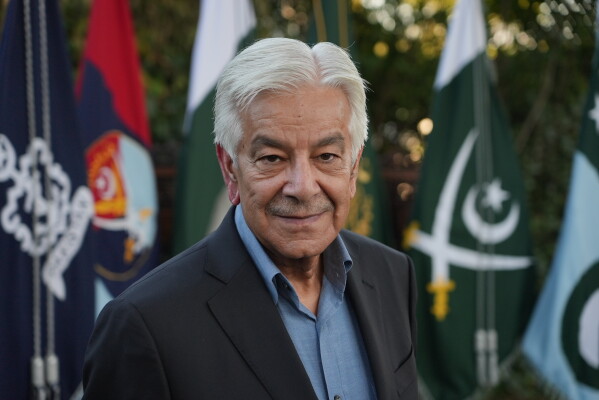پاکستان سعودی عرب کا ہر ممکن ذریعے سے دفاع کرنے کا پابند ہے: خواجہ آصف