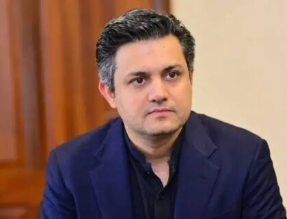 پی ٹی آئی کا دعویٰ ہے کہ حماد اظہر کو پنجاب میں گرفتار کر لیا گیا ہے۔