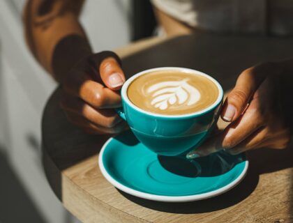 آپ کی روزانہ کیفین کی مقدار کے بارے میں تحقیق کیا کہتی ہے؟