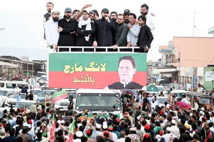 کوہاٹ سے مٹانی کی جانب پی ٹی آئی کے لانگ مارچ کے دوران آفریدی کی جانب سے وفاق کی انسدادِ دہشت گردی پالیسی پر تنقید