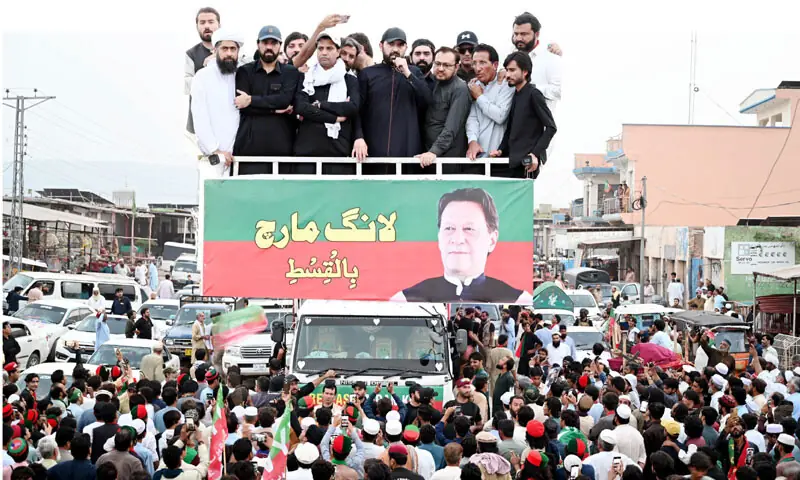 کوہاٹ سے مٹانی کی جانب پی ٹی آئی کے لانگ مارچ کے دوران آفریدی کی جانب سے وفاق کی انسدادِ دہشت گردی پالیسی پر تنقید