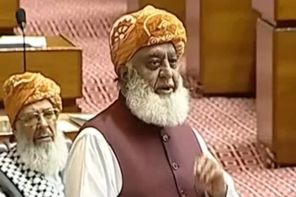فضل کا حکومت پر الزام: خیبر پختونخوا میں ایمرجنسی اور گورنر راج کے نفاذ کے دوران آئین کا 'غلط استعمال' کیا گیا