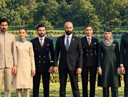 پی آئی اے نے کیبن کریو کے نئے یونیفارم ڈیزائن کرنے کے لیے ایچ ایس وائی (HSY) کا انتخاب کر لیا؛ یونیفارم کا اجرا 31 اکتوبر سے ہوگا۔