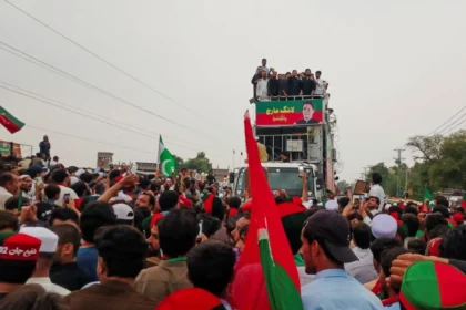 سہیل آفریدی چارسدہ میں 'حتمی پلان' کا اعلان کریں گے، پی ٹی آئی کا لانگ مارچ پشاور سے روانہ