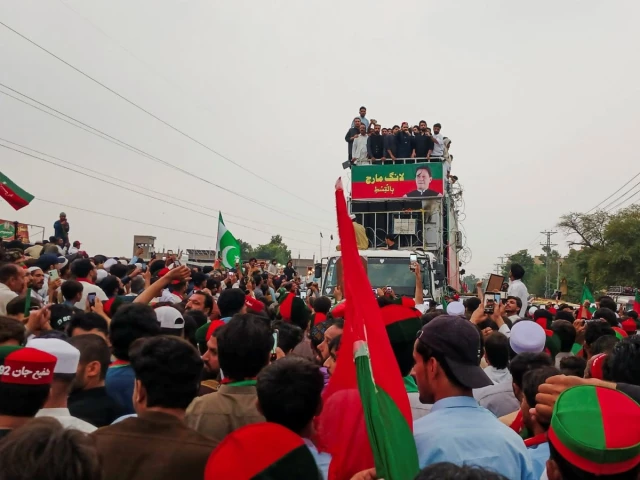 سہیل آفریدی چارسدہ میں 'حتمی پلان' کا اعلان کریں گے، پی ٹی آئی کا لانگ مارچ پشاور سے روانہ