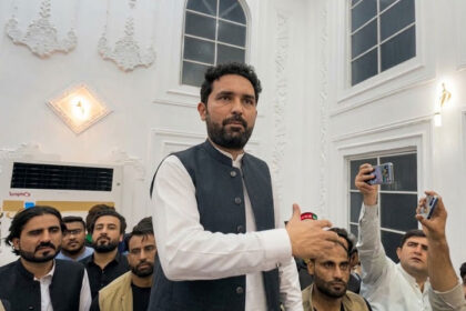 حکومت اور پی ٹی آئی کے درمیان مذاکرات کے دوران سہیل آفریدی نے اسلام آباد مارچ کے منصوبے کا اعلان کر دیا۔
