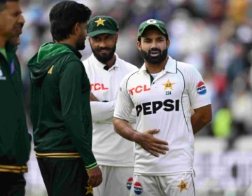 صادق نے پاکستان پر زور دیا کہ وہ اپنے ٹاپ آرڈر کو درست کرے۔