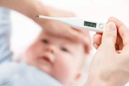 ویکسین لگوانے کے بعد کچھ لوگوں کو بخار کیوں ہوتا ہے؟ سائنسدانوں کو شاید اس کا جواب مل گیا ہے