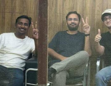 احتجاج کے بعد ’کاکروچ جنتا پارٹی‘ کے سرکردہ رہنماؤں کو جیل بھیج دیا گیا۔